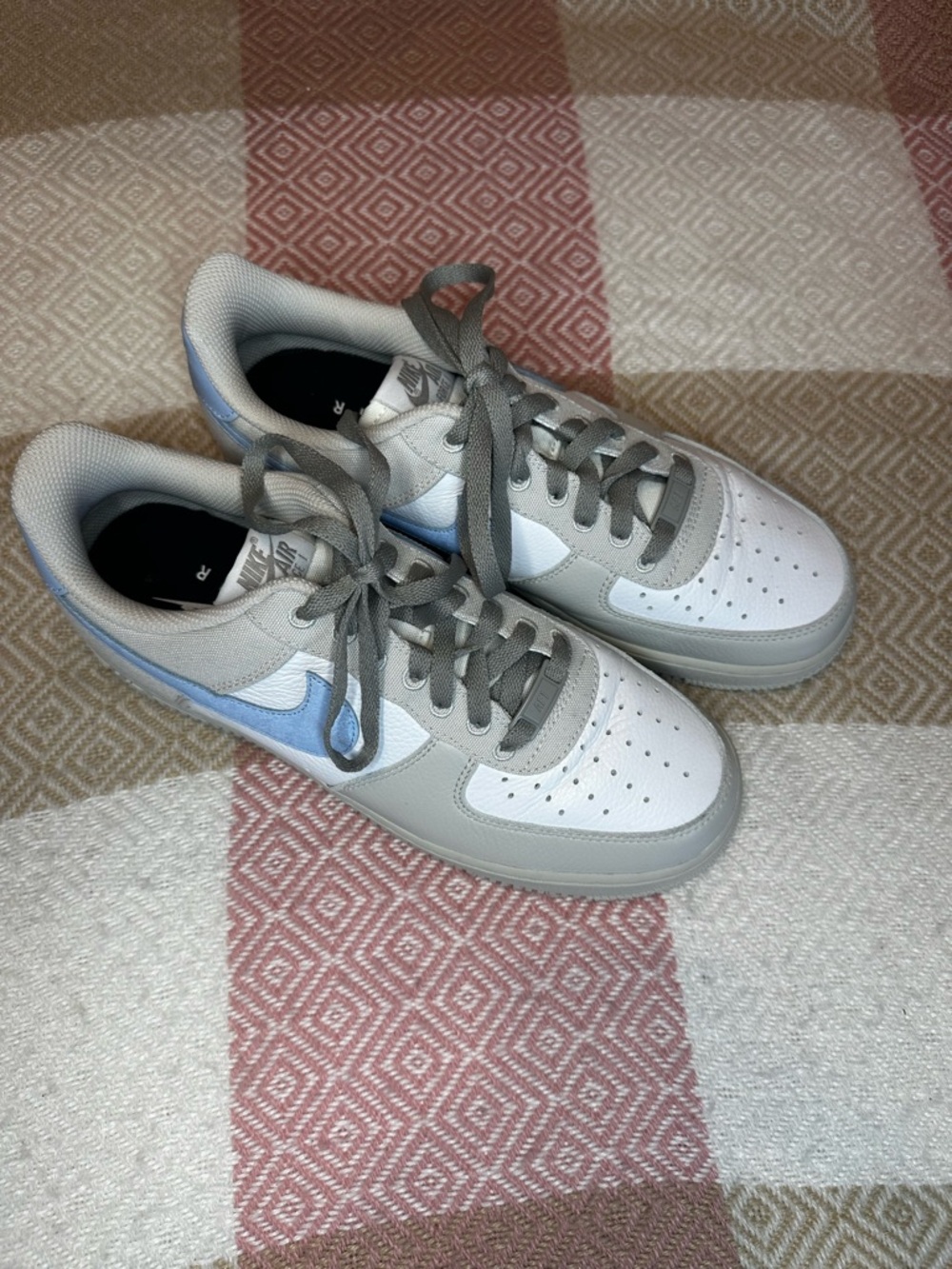 Nike Low-Top Sneakers in White, Light Gray & Light Blue